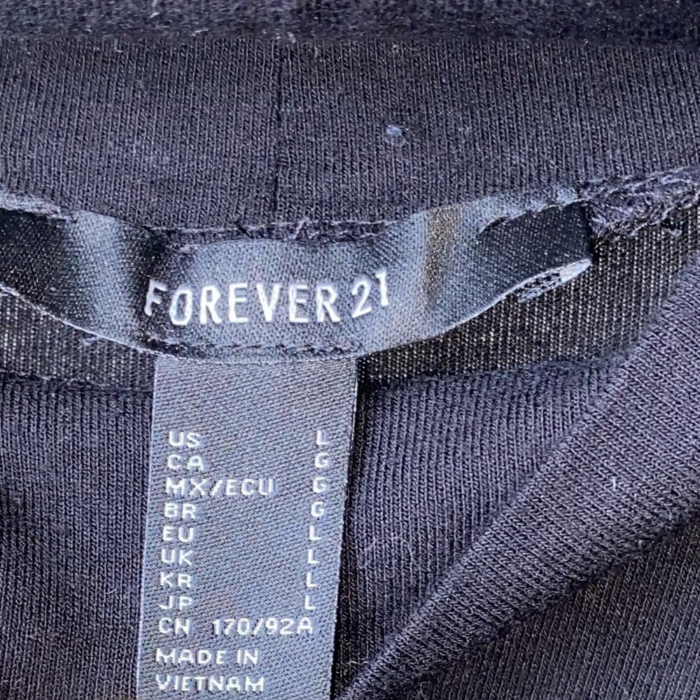 Forever 21 Classic Black Crew Neck Top - Picture 3 of 3